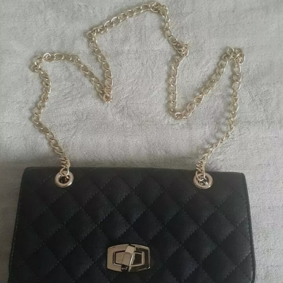 Express Flap Faux Leather Black Shoulder Bag w goldtone hardware. - Picture 9 of 12